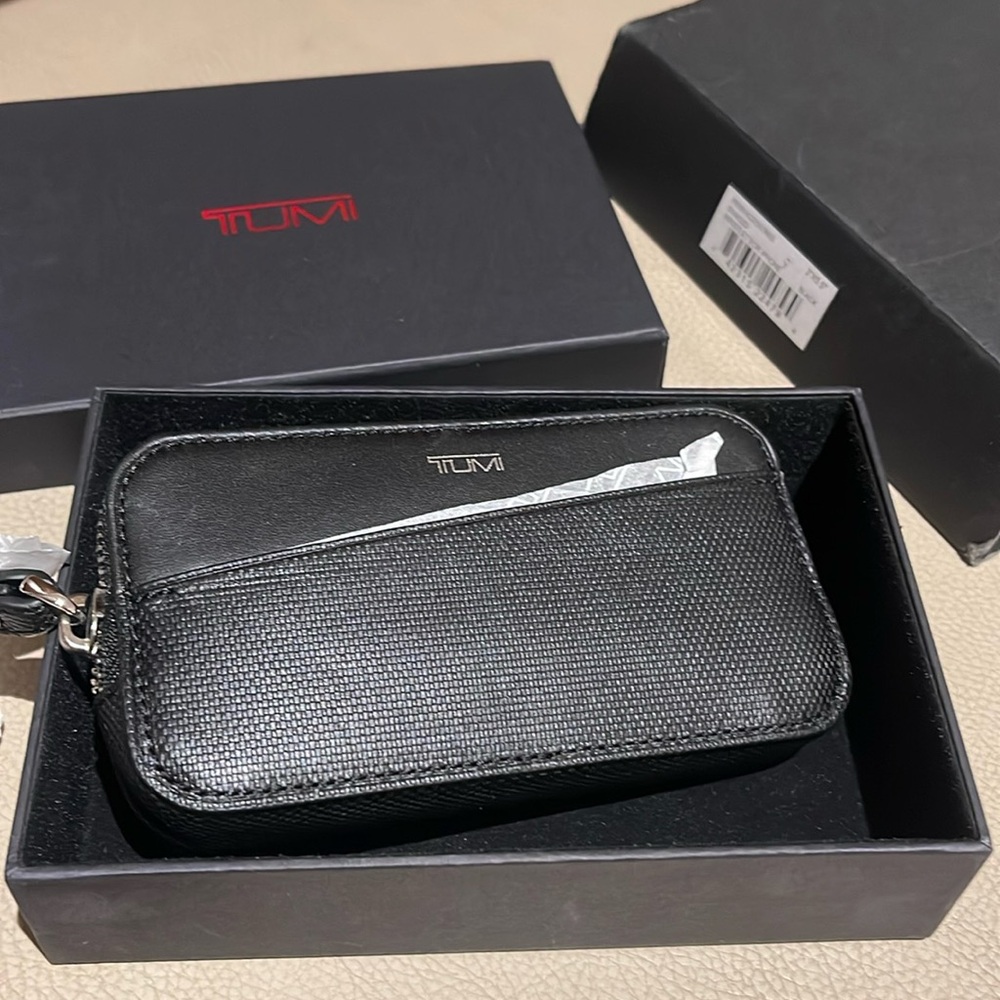 Tuni Wristlet Zip Bag
